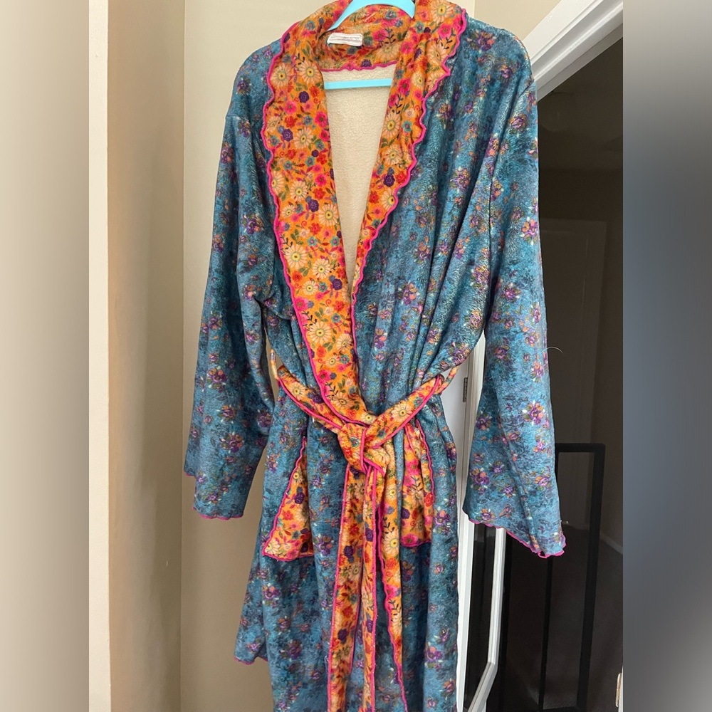 NATURAL LIFE Super soft and cozy natural life robe.  New$79 rarely/lightly used.
